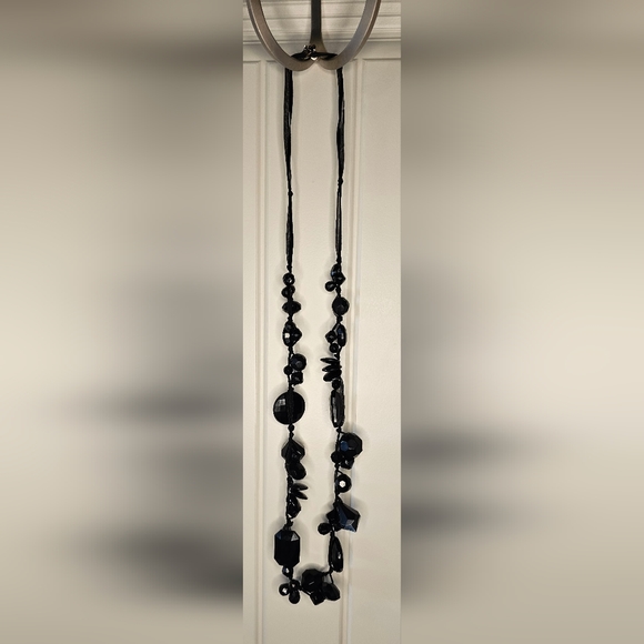 [Express] Black Resin Beads Necklace Various shapes & sizes - Picture 2 of 11